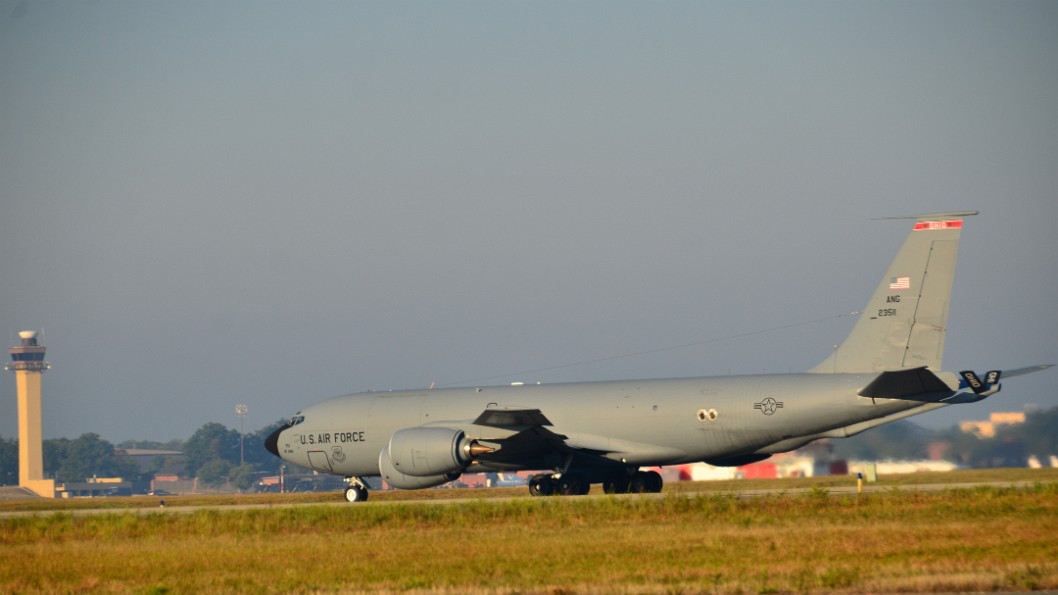 KC-135 Tanker Take Off KC-135 Tanker Take Off