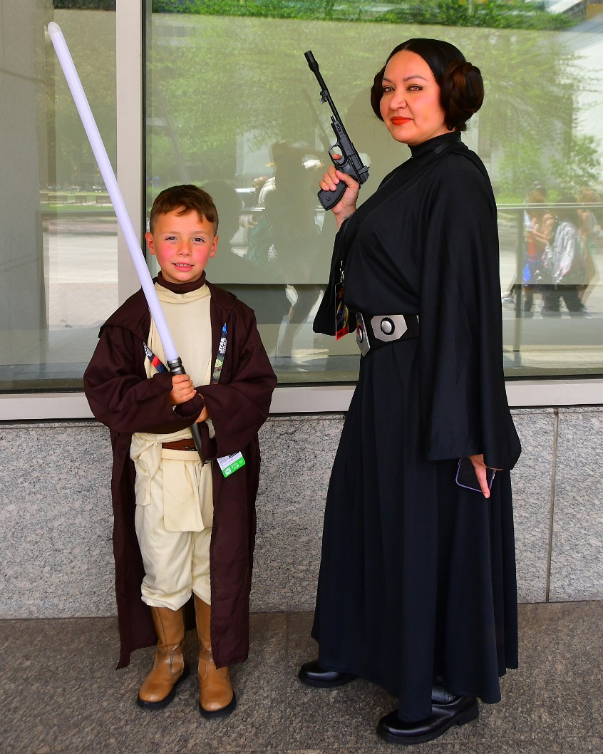 Jedi and Leia Prepared to Fight 1