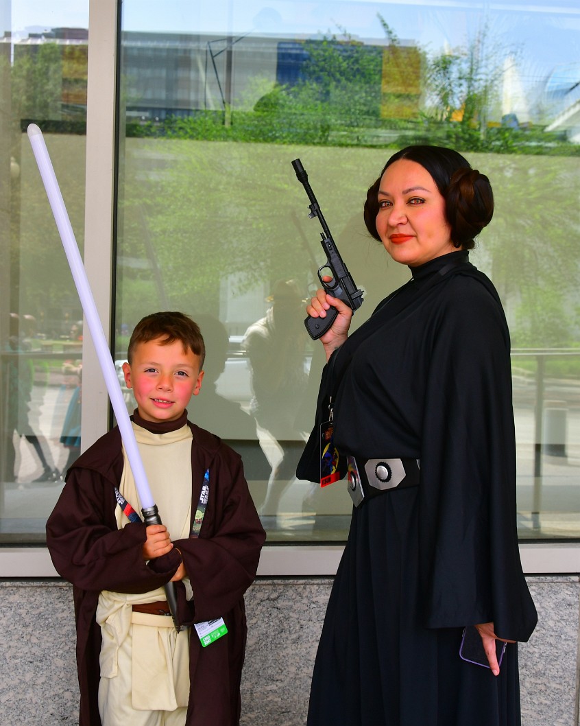 Jedi and Leia Prepared to Fight 2