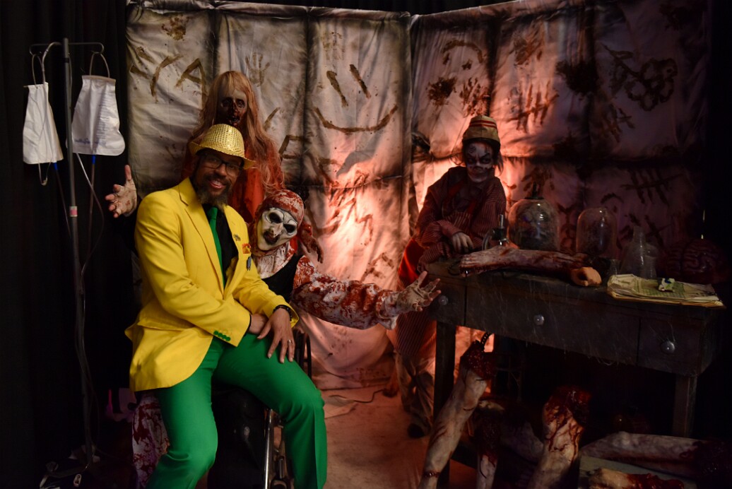 A Patient in Green and Gold (Photo by Inara) 2