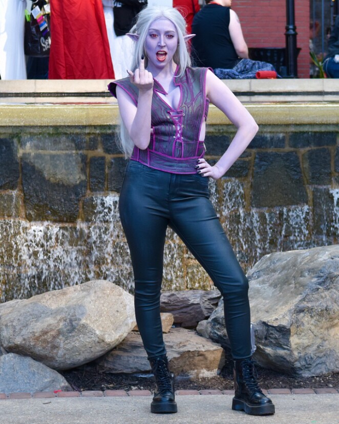 Minthara Giving the Drow Finger