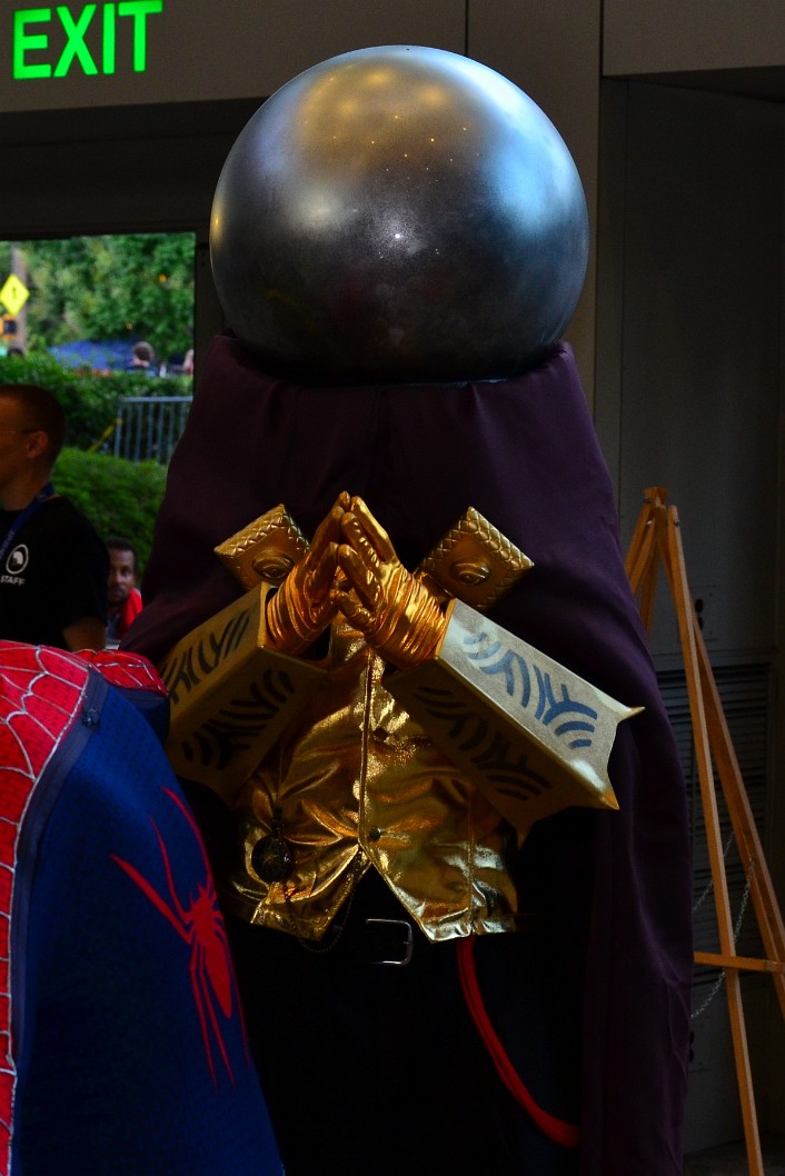 Mysterio Tenting His Golden Fingers Mysterio Tenting His Golden Fingers