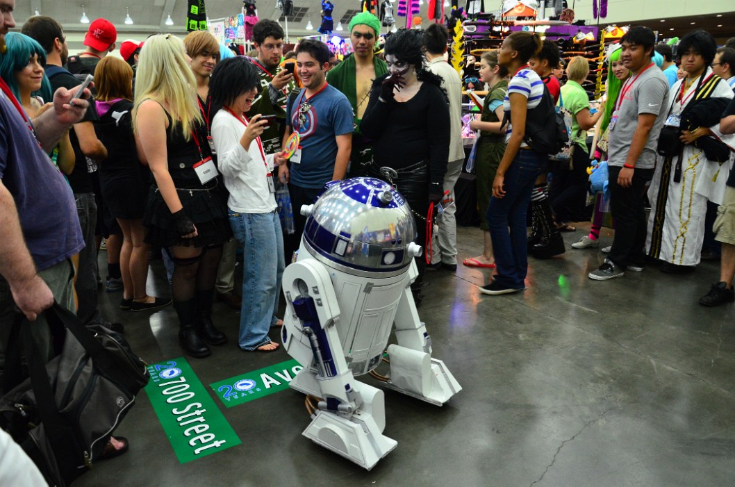 R2-D2 Wowing the Crowd R2-D2 Wowing the Crowd
