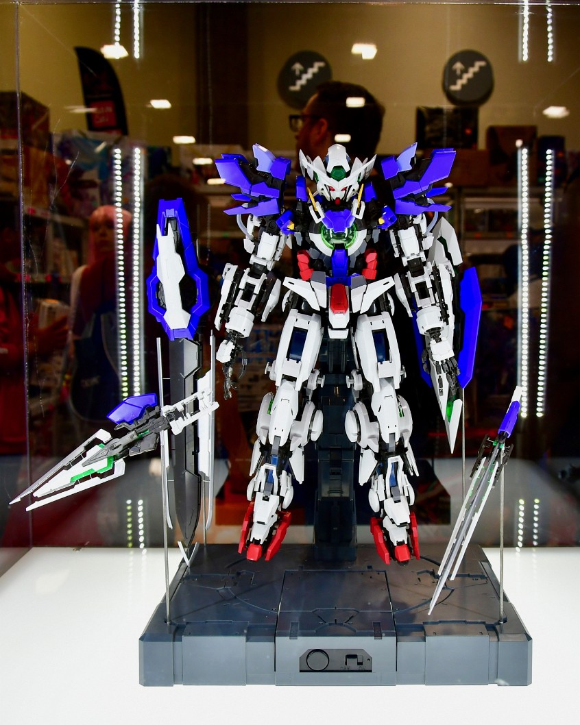 Sizable Gundam and Weapons