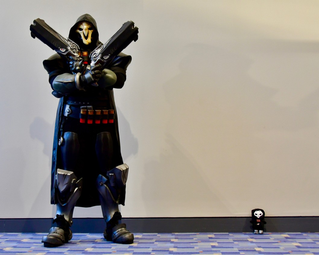 Reaper (the_cosplay_knight) With His Mini Version