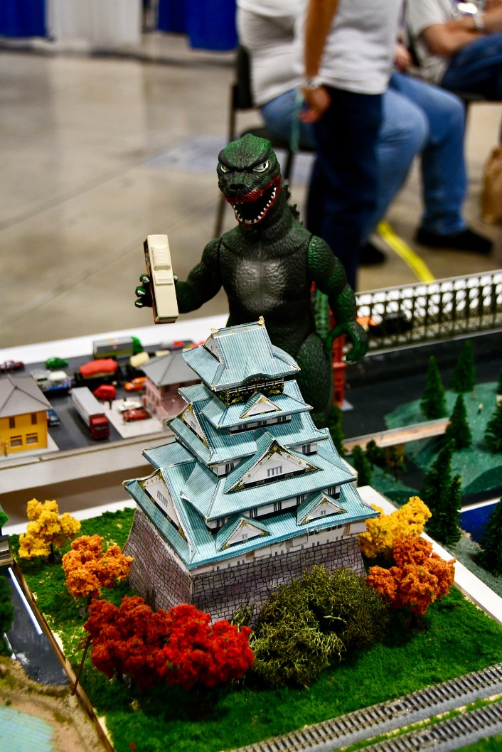 Godzilla Castle Attack
