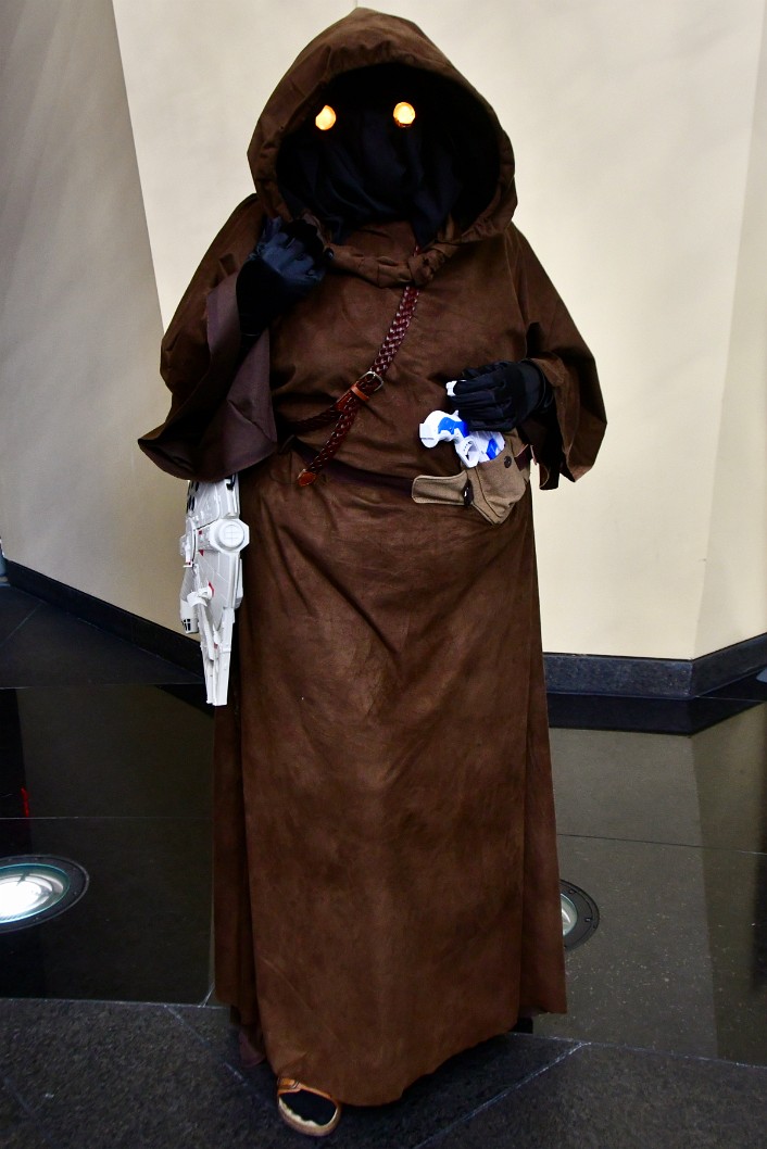 Jawa With a Falcon Attached 1