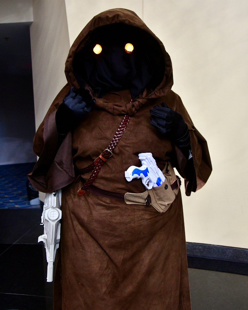 Jawa With a Falcon Attached 2
